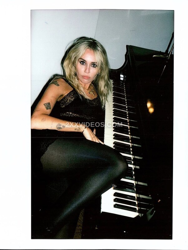 Miley Cyrus photo