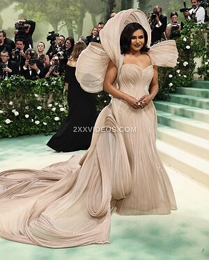 Mindy Kaling Nude Leaked Photo #11