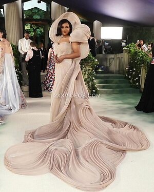 Mindy Kaling Nude Leaked Photo #12