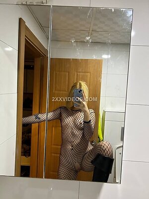 nazzy.doll Nude Leaked Photo #2
