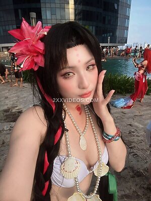 Neyu H Cosplay