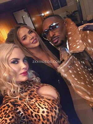 Nicole "Coco" Austin photo