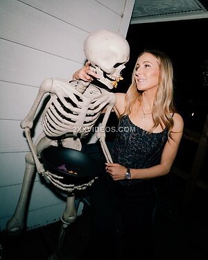 Nikki Glaser Nude Leaked Photo #28