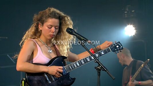 Nilufer Yanya Nude Leaked Photo #3