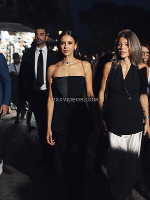 Nina Dobrev photo