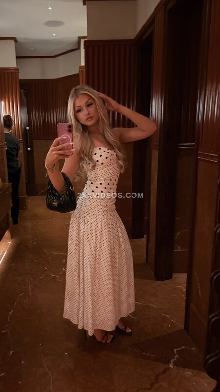 olivia deni photo