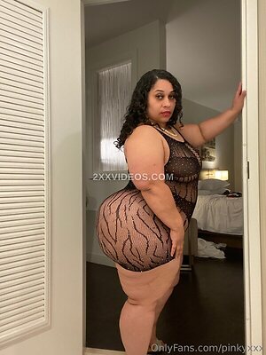 PinkyXXX Nude Leaked Photo #2
