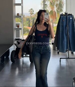 Pokimane photo