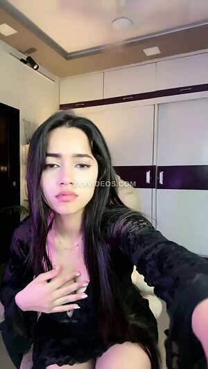 Priyanka Bhuti Nude Leaked Photo #3