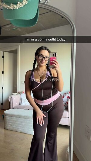 qveenjulia Nude Leaked Photo #35