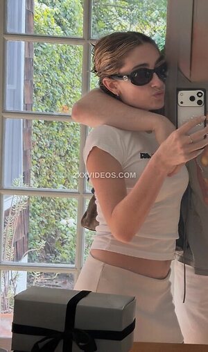 Rachel Anne Sennott Nude Leaked Photo #9