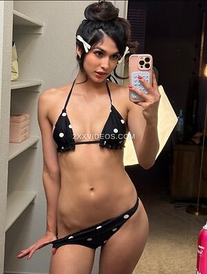 Reina Rae photo