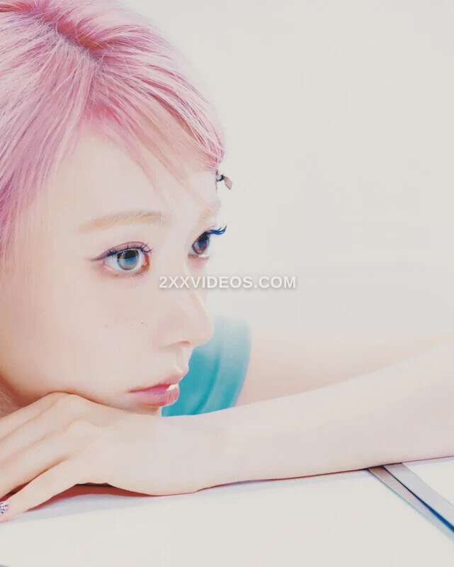 Sakura Miyawaki photo