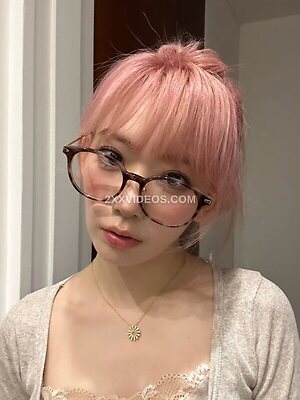 Sakura Miyawaki photo
