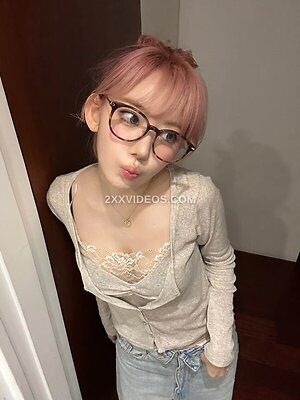 Sakura Miyawaki photo