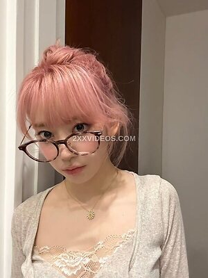 Sakura Miyawaki photo