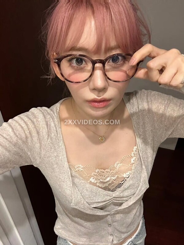 Sakura Miyawaki photo