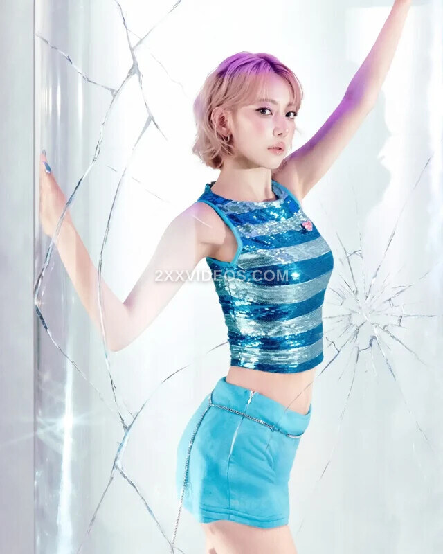 Sakura Miyawaki photo