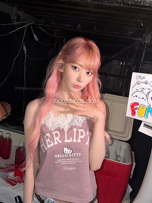 Sakura Miyawaki photo
