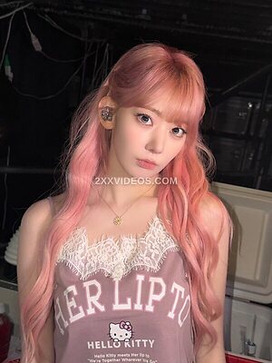 Sakura Miyawaki photo