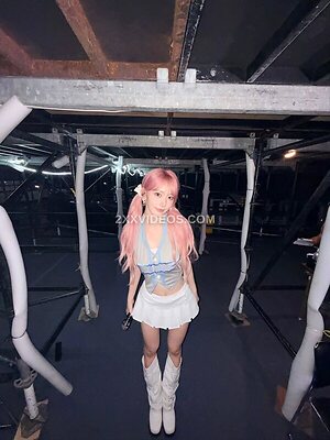 Sakura Miyawaki photo