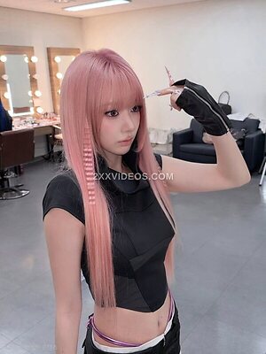 Sakura Miyawaki photo