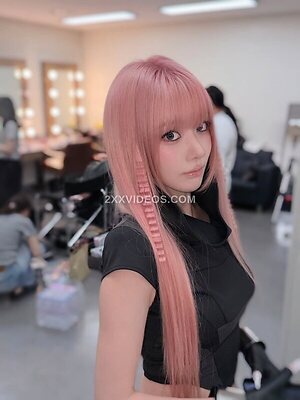 Sakura Miyawaki photo