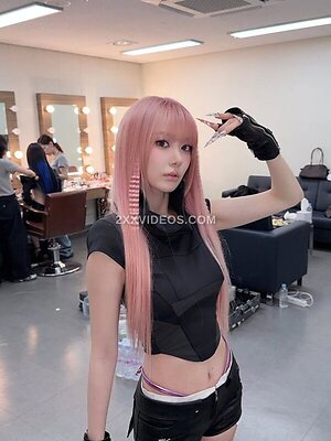 Sakura Miyawaki photo
