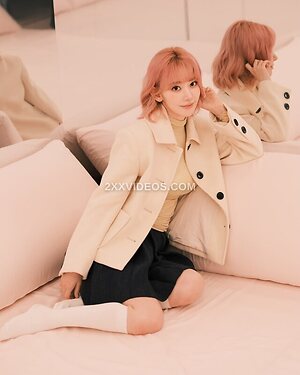 Sakura Miyawaki photo