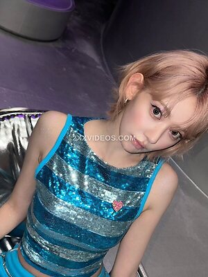 Sakura Miyawaki photo