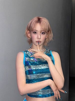 Sakura Miyawaki photo