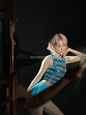 Sakura Miyawaki photo