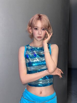 Sakura Miyawaki photo