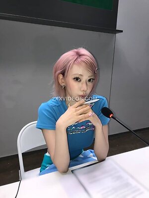 Sakura Miyawaki photo
