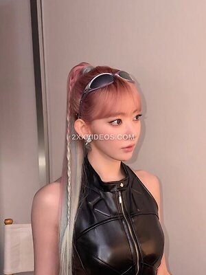 Sakura Miyawaki photo