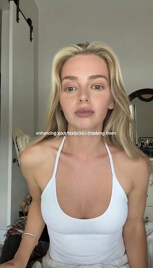 Samantha Riehl Nude Leaked Photo #10