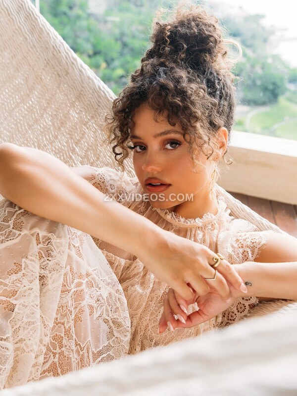 Sarah Jeffery photo
