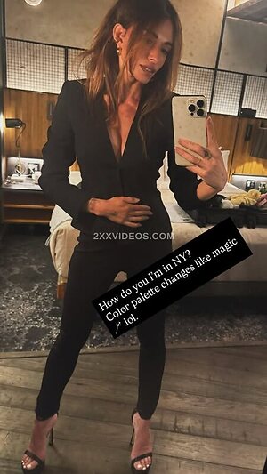 Sarah Shahi photo