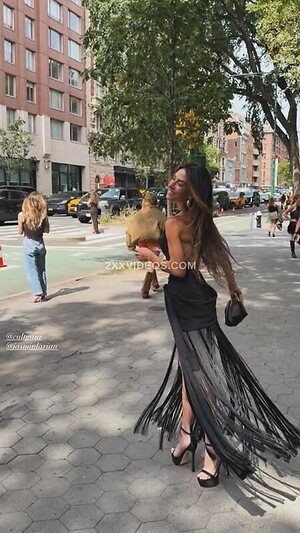 Sarah Shahi photo