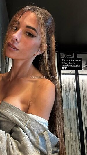 Sarah Shahi photo
