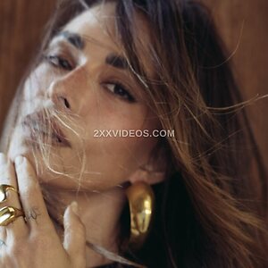 Sarah Shahi photo