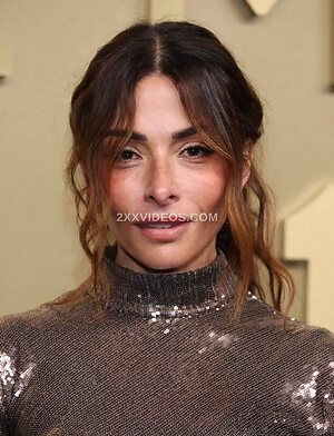 Sarah Shahi photo