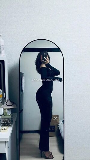 Saw Htar Hnin Nude Leaked Photo #4