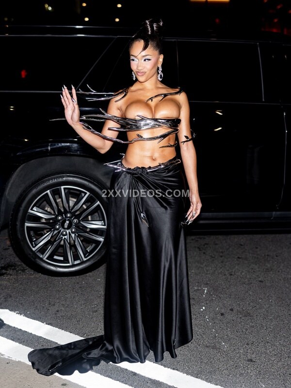 Saweetie photo