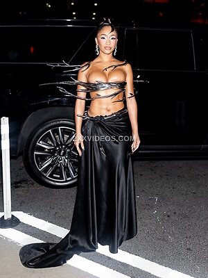 Saweetie photo