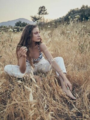 Serenay Sarıkaya Nude Leaked Photo #27