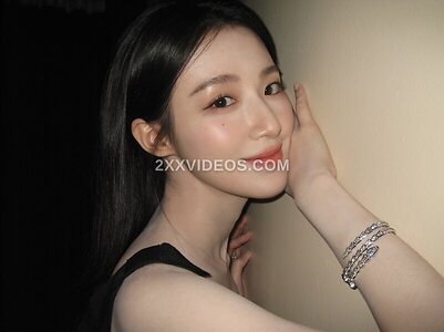 Shuhua -IDLE) [i-dle] photo