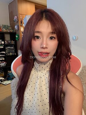 Shulun C. More Nude Photos