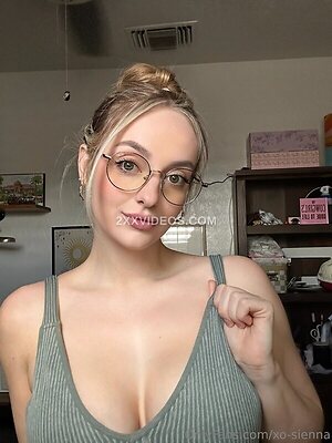 Sienna Riley Nude Leaked Photo #10