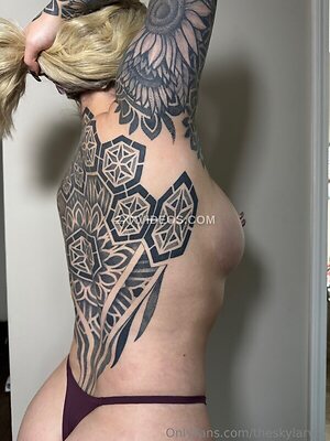Skylar Vox photo